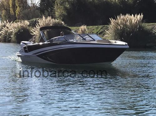 Glastron GT 240 recensioni e scheda tecnica